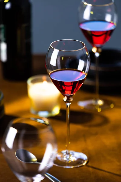 空のワイングラス 空のウォーターグラス レストランメガネ ワイングラスの画像 — ストック写真