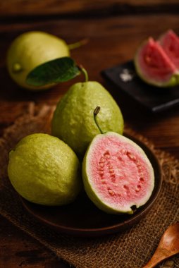 Guava, pembe guava, lezzetli Asya guava resimleri, yüksek kaliteli resimler.