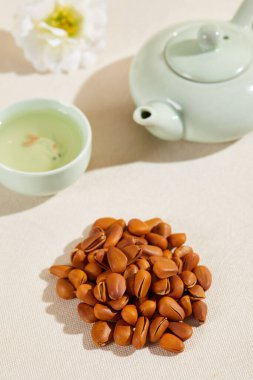 Çam fıstıklarının güzel resimleri, çam fıstıklarının fotoğrafları, lezzetli çam fıstıkları, yüksek kaliteli görüntüler.