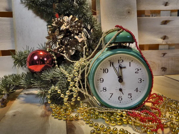 시계는 크리스마스나 새해에 울립니다 — 스톡 사진