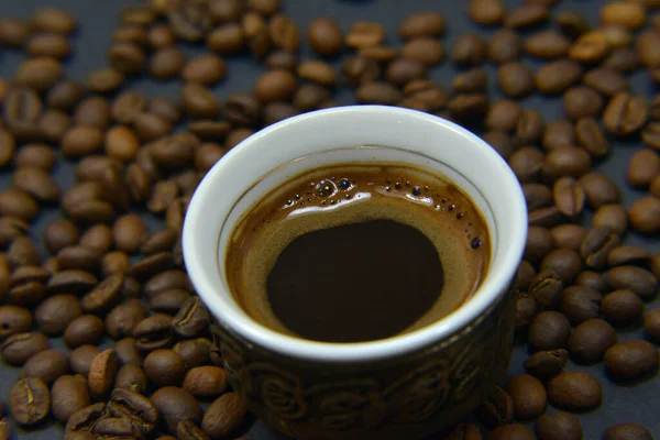 Ziarna Kawy Filiżanka Parzonej Kawy Zestaw Picia Kawy Orientalnym Stylu — Zdjęcie stockowe