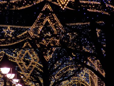 Güzel Noel süslemeleri ve ışıklandırma