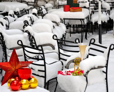           Mutlu yıllar ve mutlu noeller.,