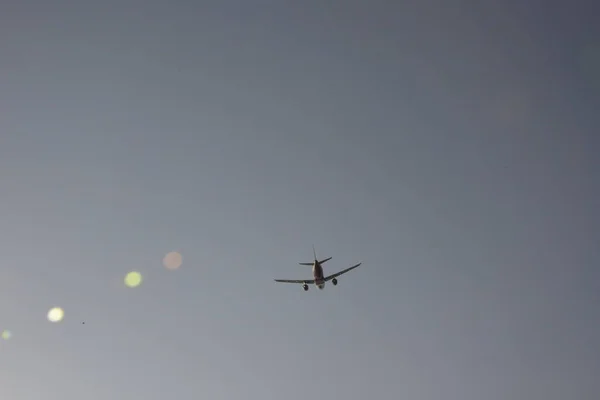 Ein Flugzeug Himmel — Stockfoto