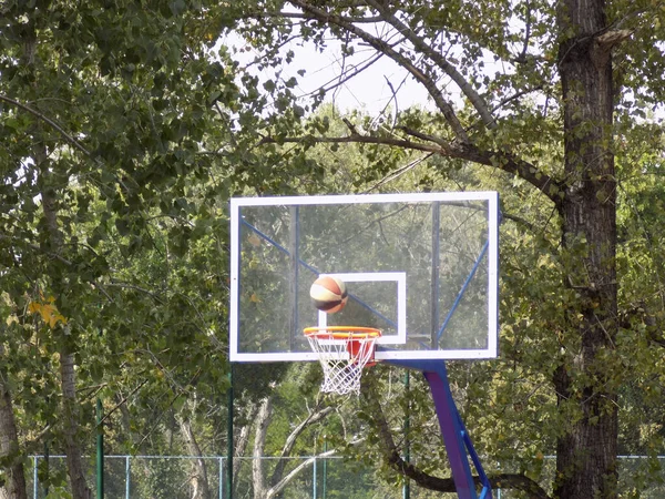 Back Board Basketbalovém Hřišti — Stock fotografie