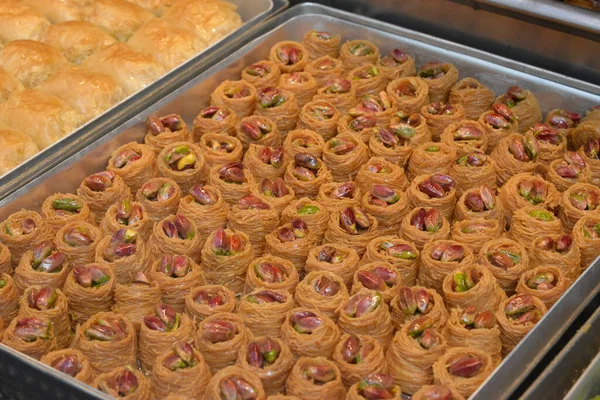 Sladké Kuličky Sušeného Ovoce Různé Ořechy Trhu Istanbulu — Stock fotografie