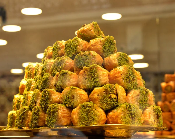 Baklava Ist Ein Reichhaltiges Süßes Dessertgebäck Das Aus Filoschichten Besteht — Stockfoto