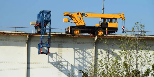 Truck Mounted Crane Standing High Bridge — Stock Photo, Image
