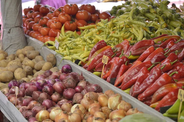 Různé Druhy Zeleniny Prodávané Pouličním Trhu — Stock fotografie