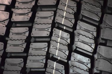 Ağır inşaat ekipmanları ve mühendislik araçları için tekerlek, bir kalıp olarak kullanılabilir