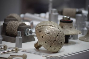 dönüş, değirmencilik, cilalama ve sondaj için farklı araçlar