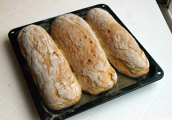 Tři Bochníky Chleba Právě Upečené — Stock fotografie