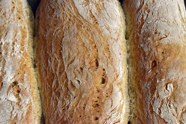 Trzy Bochenki Chleba Właśnie Upieczone — Zdjęcie stockowe
