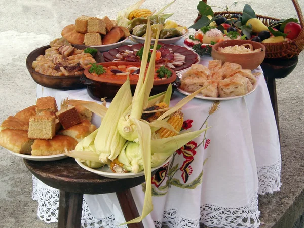 Bogata Tradycyjna Kuchnia Imprezę — Zdjęcie stockowe