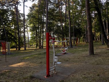 Park alanındaki eğlence tesisleri