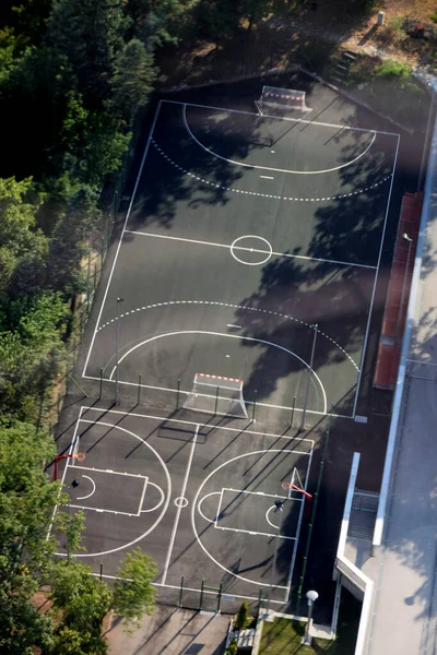 Γήπεδα Για Μίνι Ποδόσφαιρο Και Μπάσκετ Θέα Από Τον Ψηλό — Φωτογραφία Αρχείου