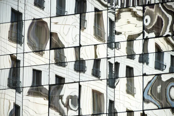 Réflexion Dans Verre Sur Les Fenêtres Bâtiment — Photo