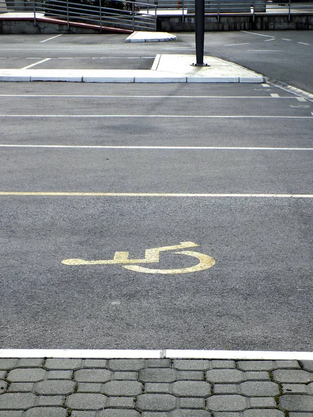 Znak Dla Wózków Inwalidzkich Parkingu Dla Niepełnosprawnych Rampy Dla Wózków — Zdjęcie stockowe