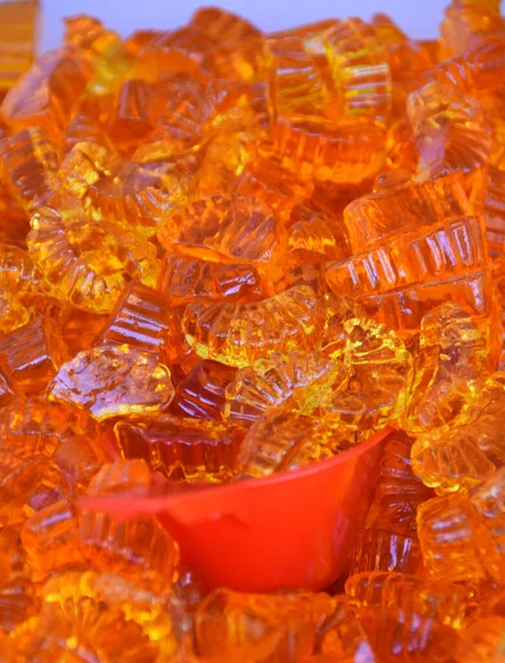 Süßigkeiten Und Bonbons Verschiedenen Farben Und Formen Auf Der Theke — Stockfoto