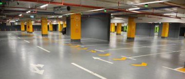 Yeraltı otoparkında sinyal var.