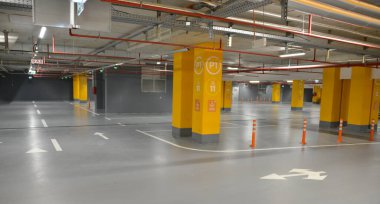 Yeraltı otoparkında sinyal var.