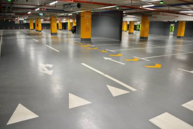 Yeraltı otoparkında sinyal var.