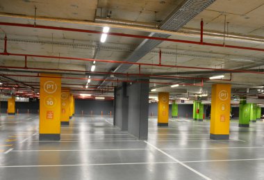 Yeraltı otoparkında sinyal var.
