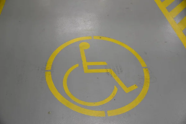 Disabled Yellow Sign Green Background — Stock Photo, Image