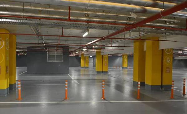 stock image Signaling in the underground public garage