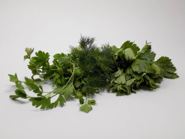 Taze toplanmış bir buket ot.