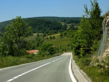 Dağ köylerinin yanından geçeceğiz.