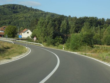 Dağ köylerinin yanından geçeceğiz.