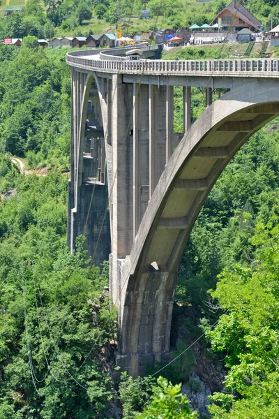 Ponte Arco Velho Sobre Cânion — Fotografia de Stock