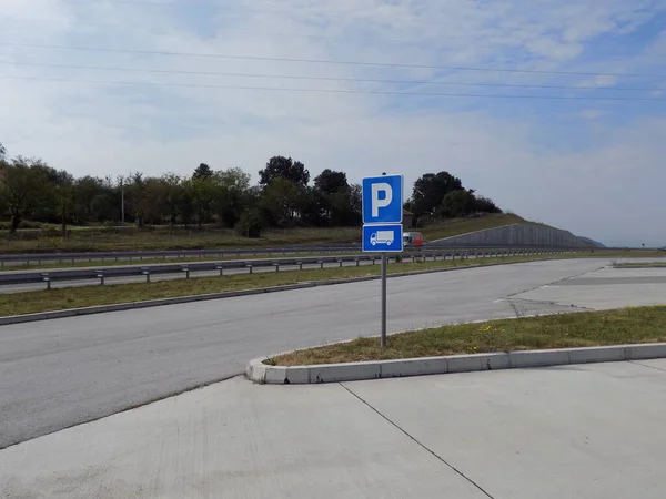 Estacionamiento Cerca Autopista — Foto de Stock