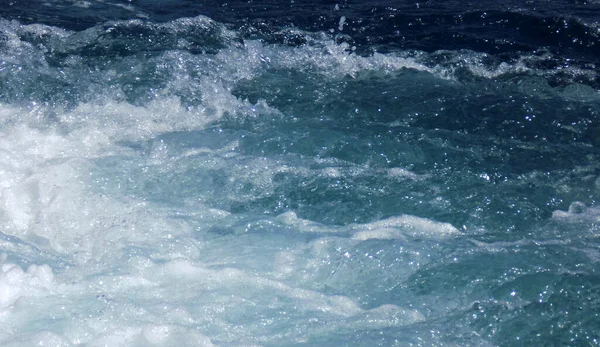 Dalgalar Dalgalı Denizde — Stok fotoğraf