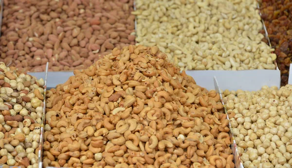 Erdnüsse Kichererbsen Cashew Und Getrocknete Trauben Straßenmarkt Stand — Stockfoto