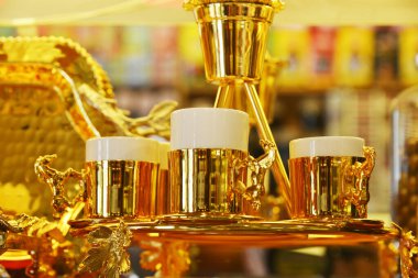 Çarşıda çay ve kahve aksesuarları.