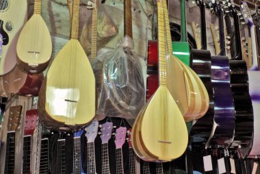 Balama ya da saz, geleneksel Türk müzik aleti