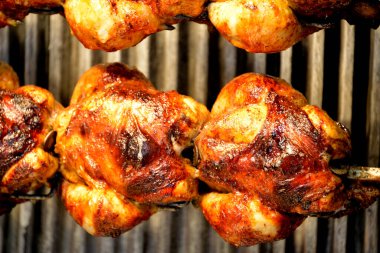 Sulu kızarmış tavuk ve tükürük