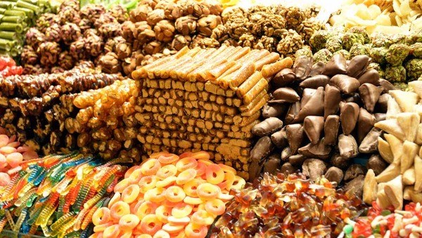 Tržní Stánky Pouličním Trhu Istanbulu Plné Tureckých Lahůdek Sušeného Ovoce — Stock fotografie