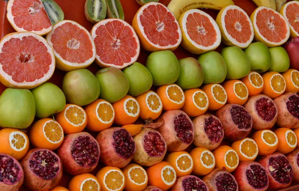 Ρόδια Πορτοκάλια Γκρέιπφρουτ Μήλα Ακτινίδια Μπανάνες — Φωτογραφία Αρχείου