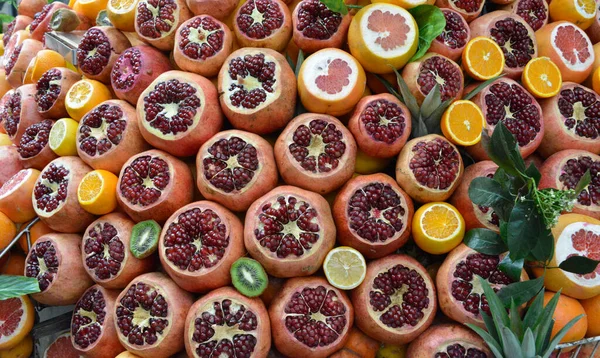 Granaatappelen Sinaasappelen Grapefruits Mandarijnen Kiwi — Stockfoto