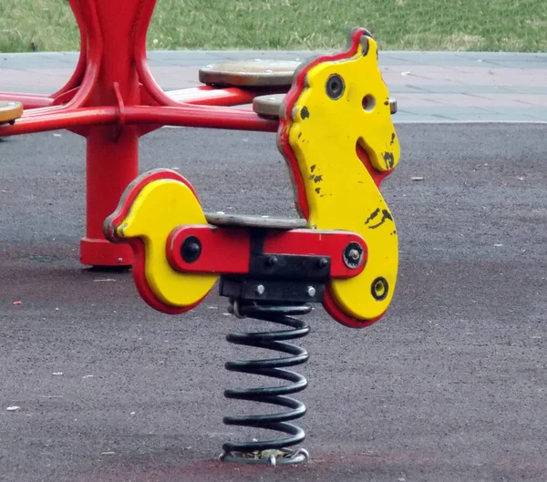 Spielzeug Auf Dem Kinderspielplatz Stadtpark — Stockfoto