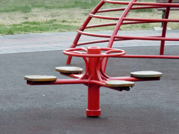 Jouets Sur Aire Jeux Pour Enfants Dans Parc Public — Photo