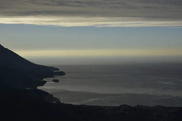 Θυελλώδης Ανατολή Ηλιοβασίλεμα Στην Ακτή Της Θάλασσας — Φωτογραφία Αρχείου