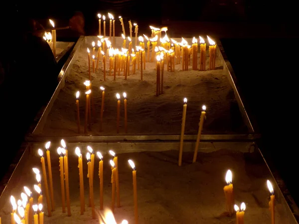 Brûler Des Bougies Sur Stand Bougies Dans Église — Photo