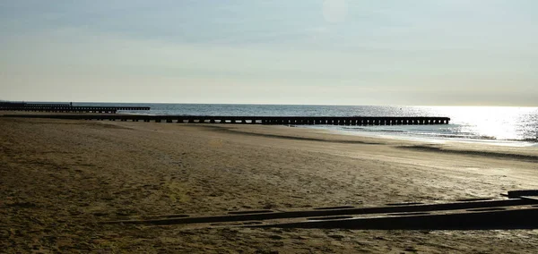 Stranden Med Strandpromenad Solnedgången — Stockfoto