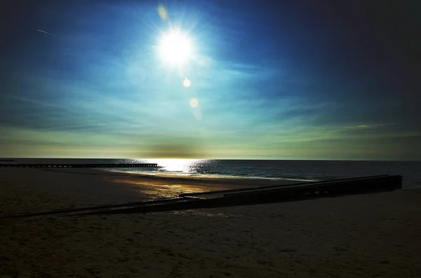 Пляж Дошкою Заході Сонця — стокове фото