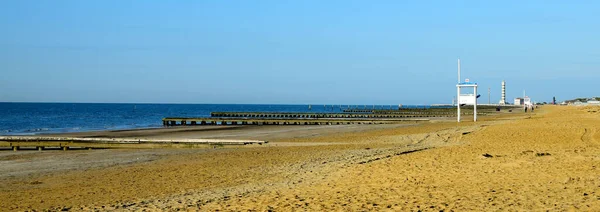 Башня Береговой Охраны Песчаном Пляже — стоковое фото