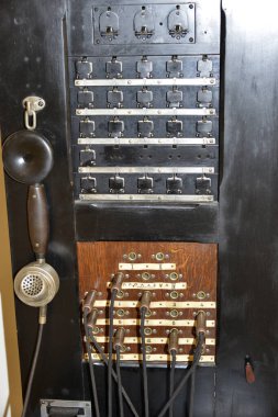 Eski telefon santrali, geçen yüzyılın analog teknolojisi.